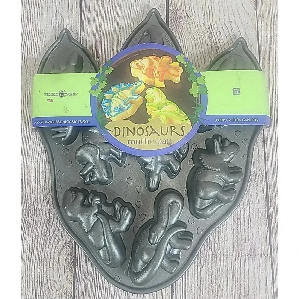 Nordic Ware Dinosaur Muffin Pan Heavy Cast Aluminum Bundt Cupcakes Baking New